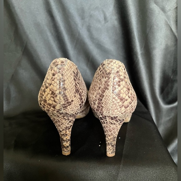 NATURALIZER~SNAKE SKIN PUMPS~8.5 - Picture 3 of 13